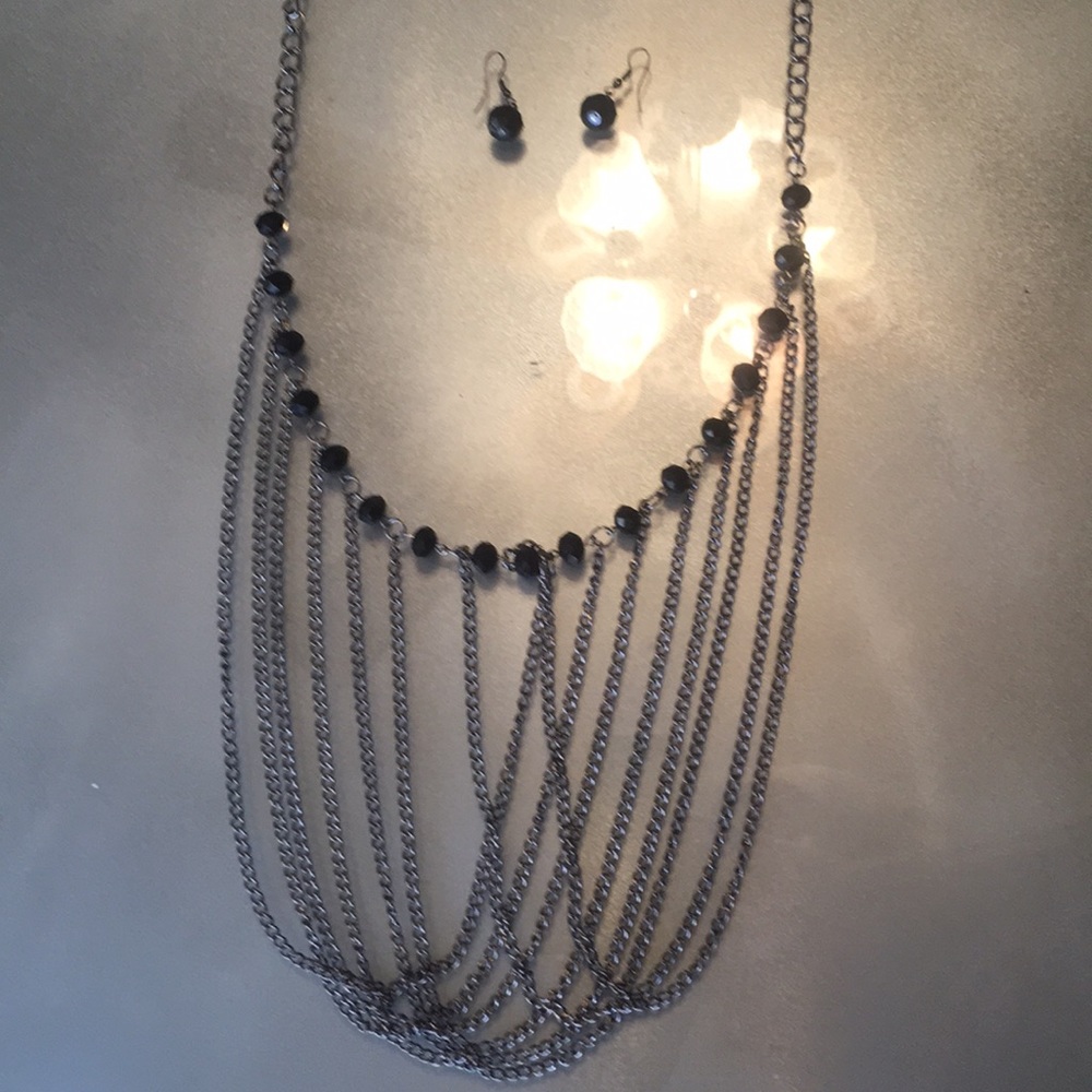 Necklace gunmetal 18 inch and earrings